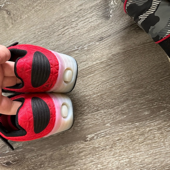 Heely’s 5.5 Kids - Picture 2 of 4